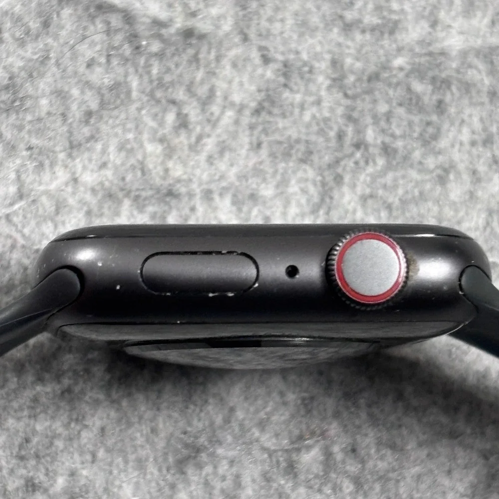 Apple Watch SE 1st Gen 44mm Space Gray Aluminum GPS Cellular Black Sport Band